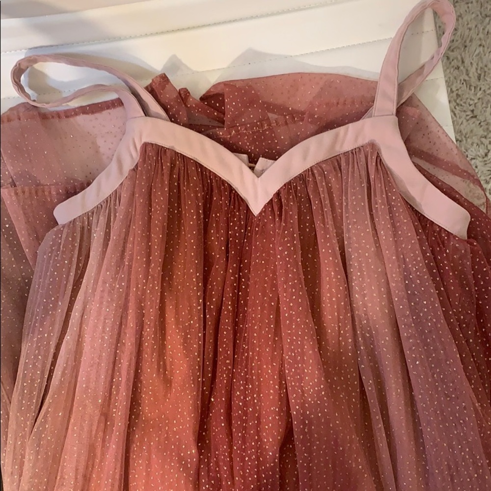 Shiny dress for pregnant women